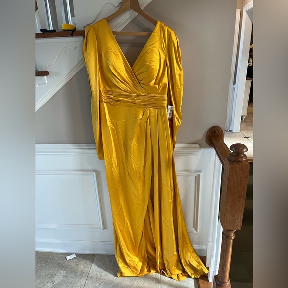 Mac Duggal A-Line Evening Gown - Picture 10 of 12